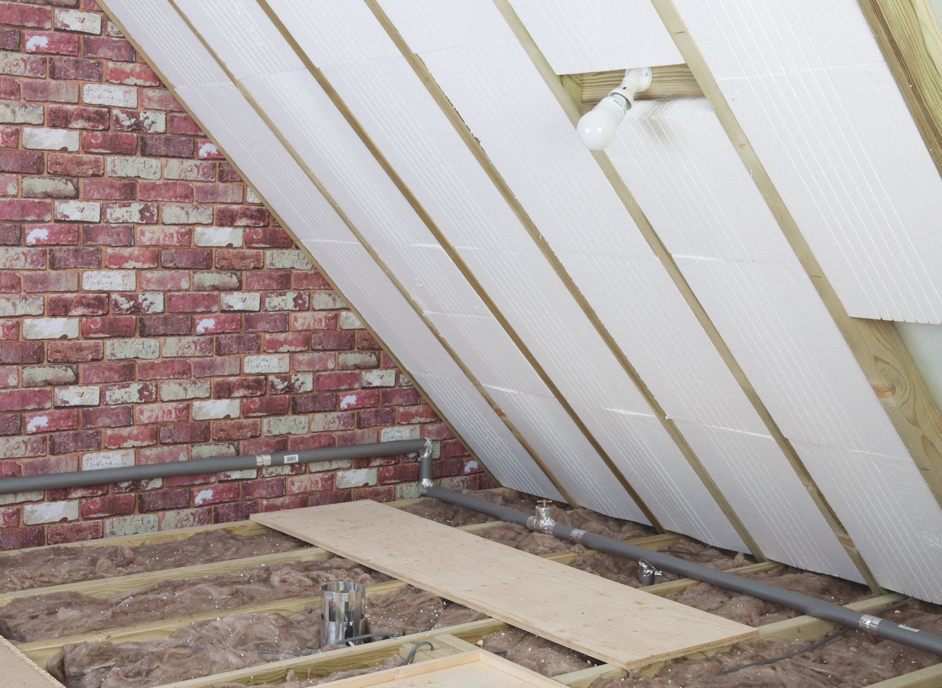 Is It Better To Insulate Ceiling Or Roof? | Home Logic